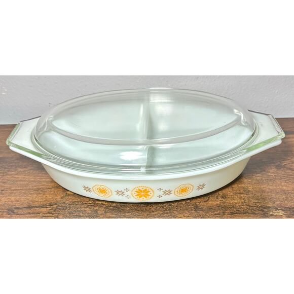 Vintage 60s Pyrex Town and Country Casserole Divided Dish 1.5 QT with Lid - Picture 3 of 12